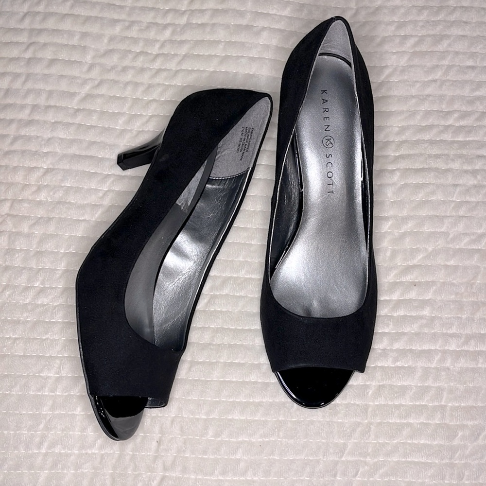 Karen Scott Mory Peep Pump